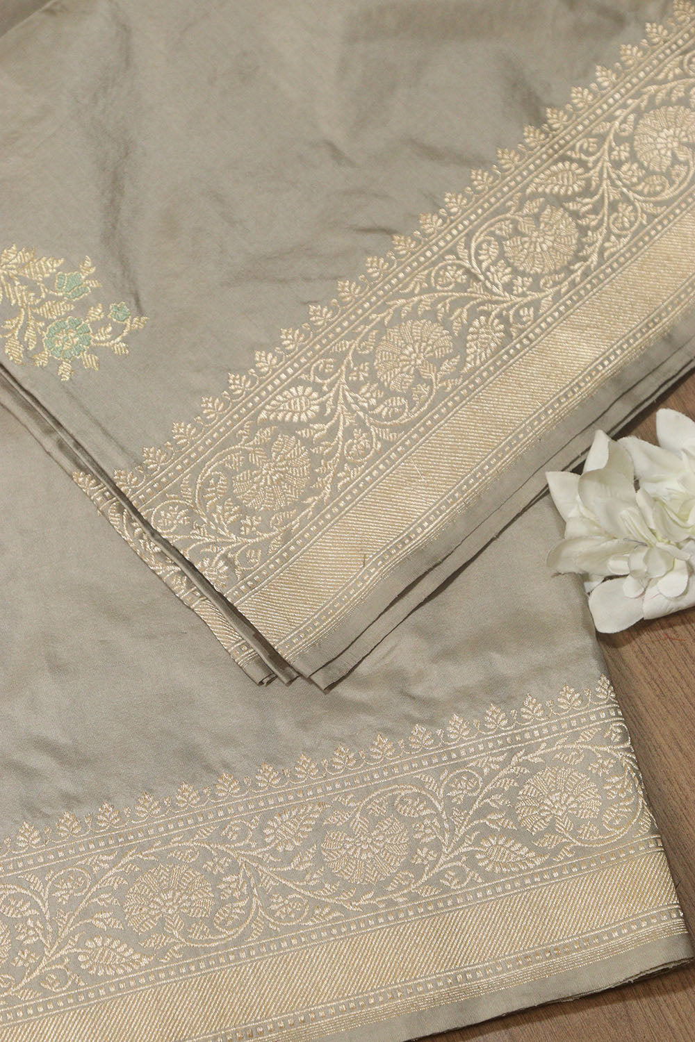 Elegant Pastel Handloom Banarasi Pure Katan Silk Kadwa Meenakari Saree - Luxurion World