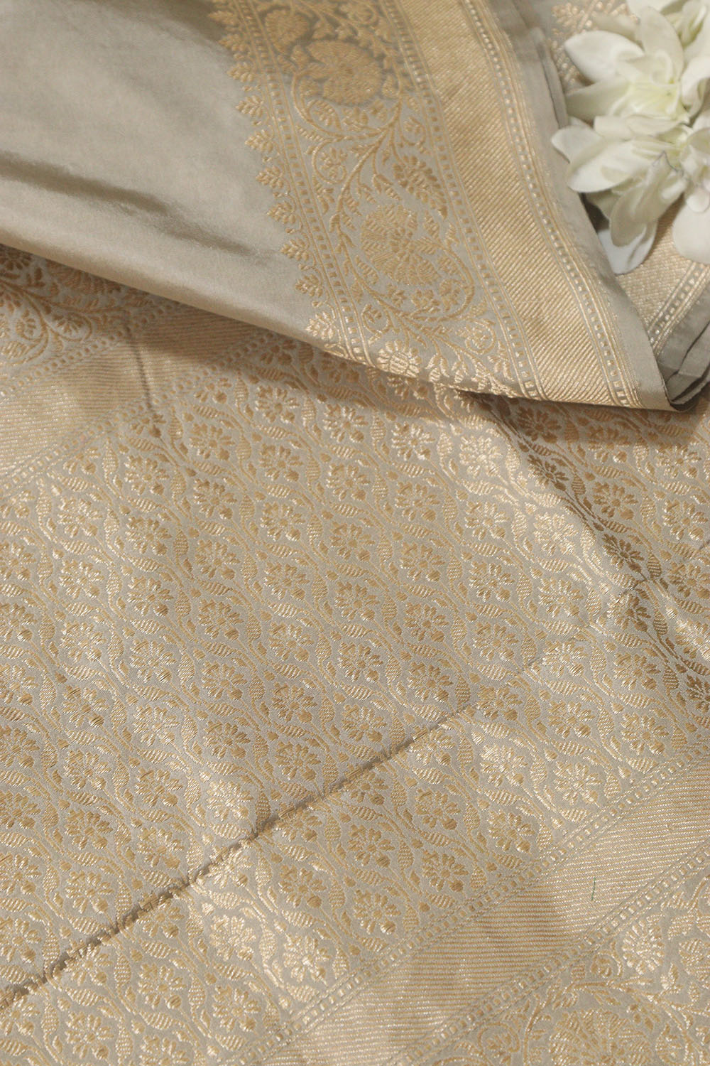 Elegant Pastel Handloom Banarasi Pure Katan Silk Kadwa Meenakari Saree - Luxurion World