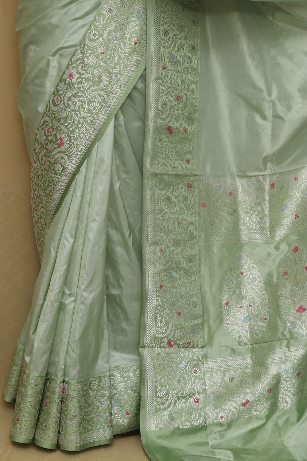 Exquisite Green Handloom Banarasi Pure Katan Silk Kadwa Meenakari Saree - Luxurion World