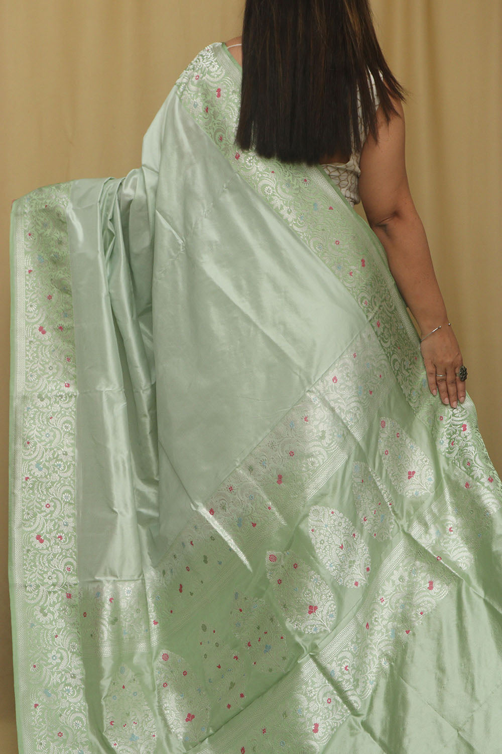 Exquisite Green Handloom Banarasi Pure Katan Silk Kadwa Meenakari Saree - Luxurion World