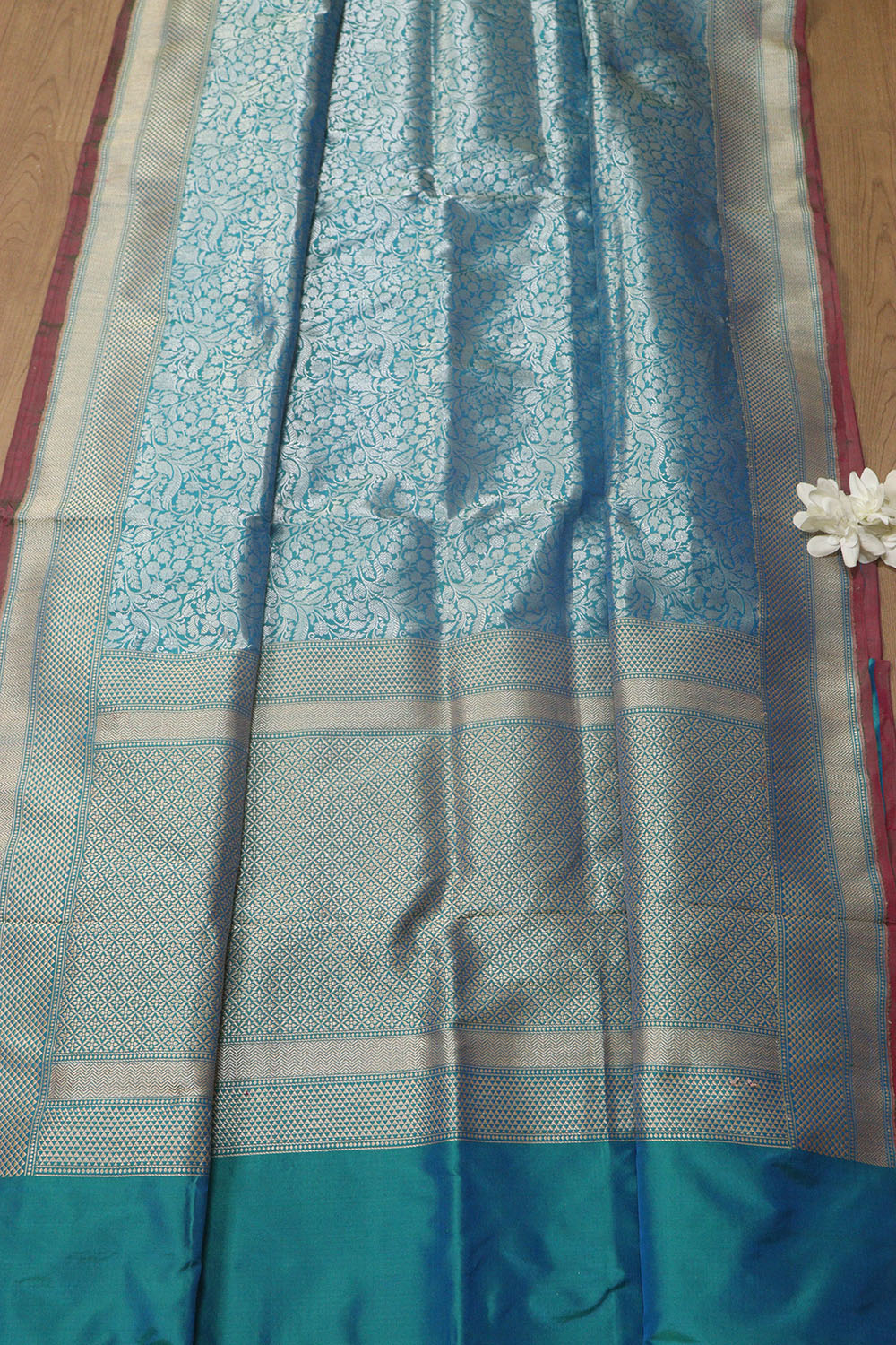 Exquisite Blue Handloom Banarasi Pure Katan Silk Kadwa Saree - Luxurion World