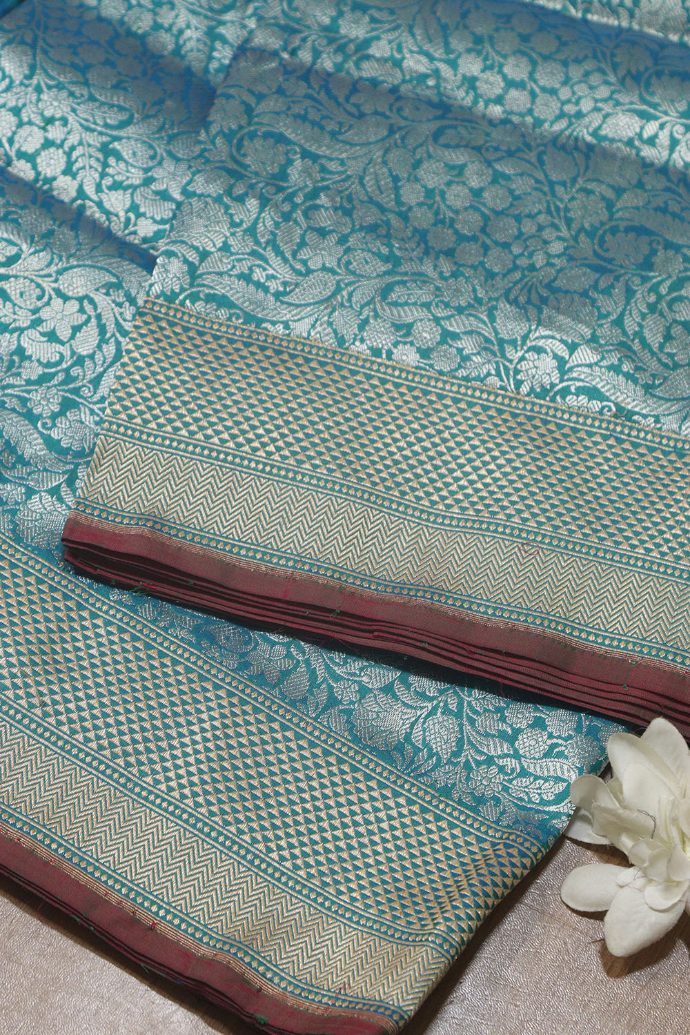 Exquisite Blue Handloom Banarasi Pure Katan Silk Kadwa Saree - Luxurion World