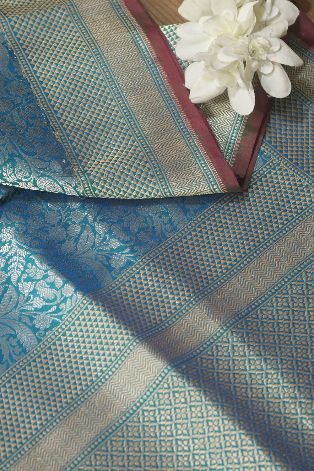 Exquisite Blue Handloom Banarasi Pure Katan Silk Kadwa Saree - Luxurion World