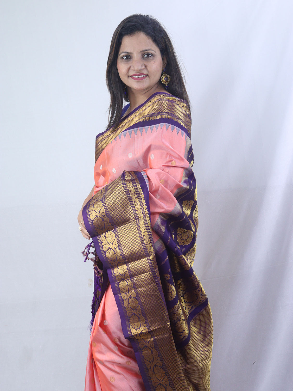 Pure Silk Pink Gadwal Handloom Saree: Traditional Elegance - Luxurion World
