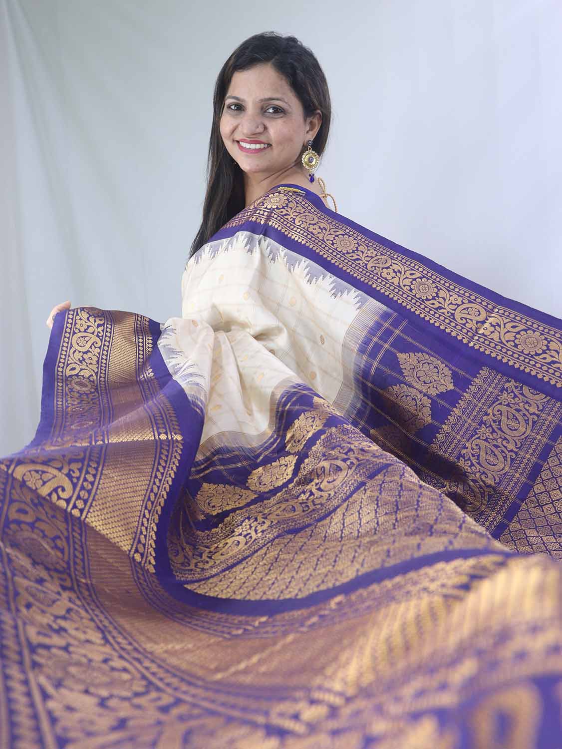 Exquisite Pastel Gadwal Handloom Silk Saree - Pure Elegance - Luxurion World