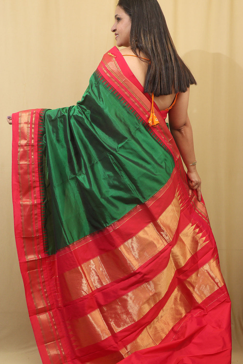 Exquisite Green Ilkal Pure Silk Saree - Timeless Elegance - Luxurion World