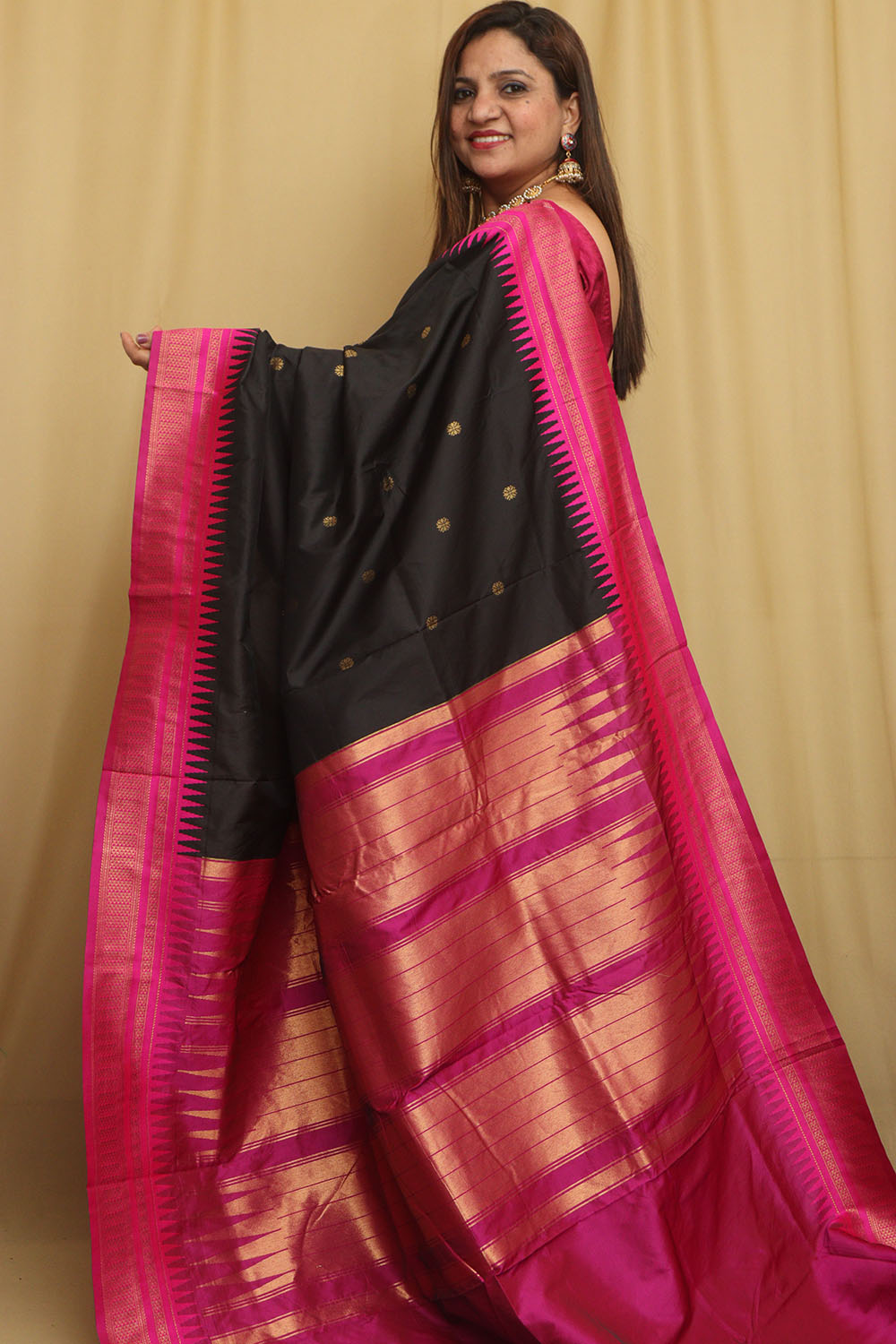 Elegant Black Ilkal Silk Saree - Timeless Beauty - Luxurion World