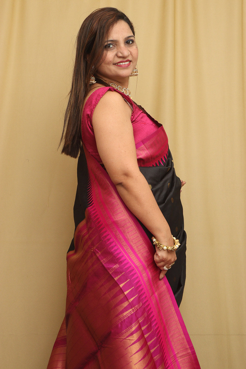 Elegant Black Ilkal Silk Saree - Timeless Beauty - Luxurion World