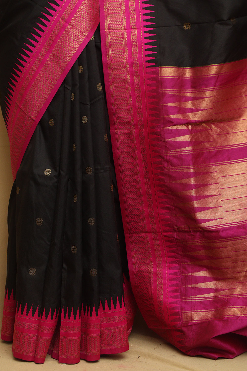 Elegant Black Ilkal Silk Saree - Timeless Beauty - Luxurion World