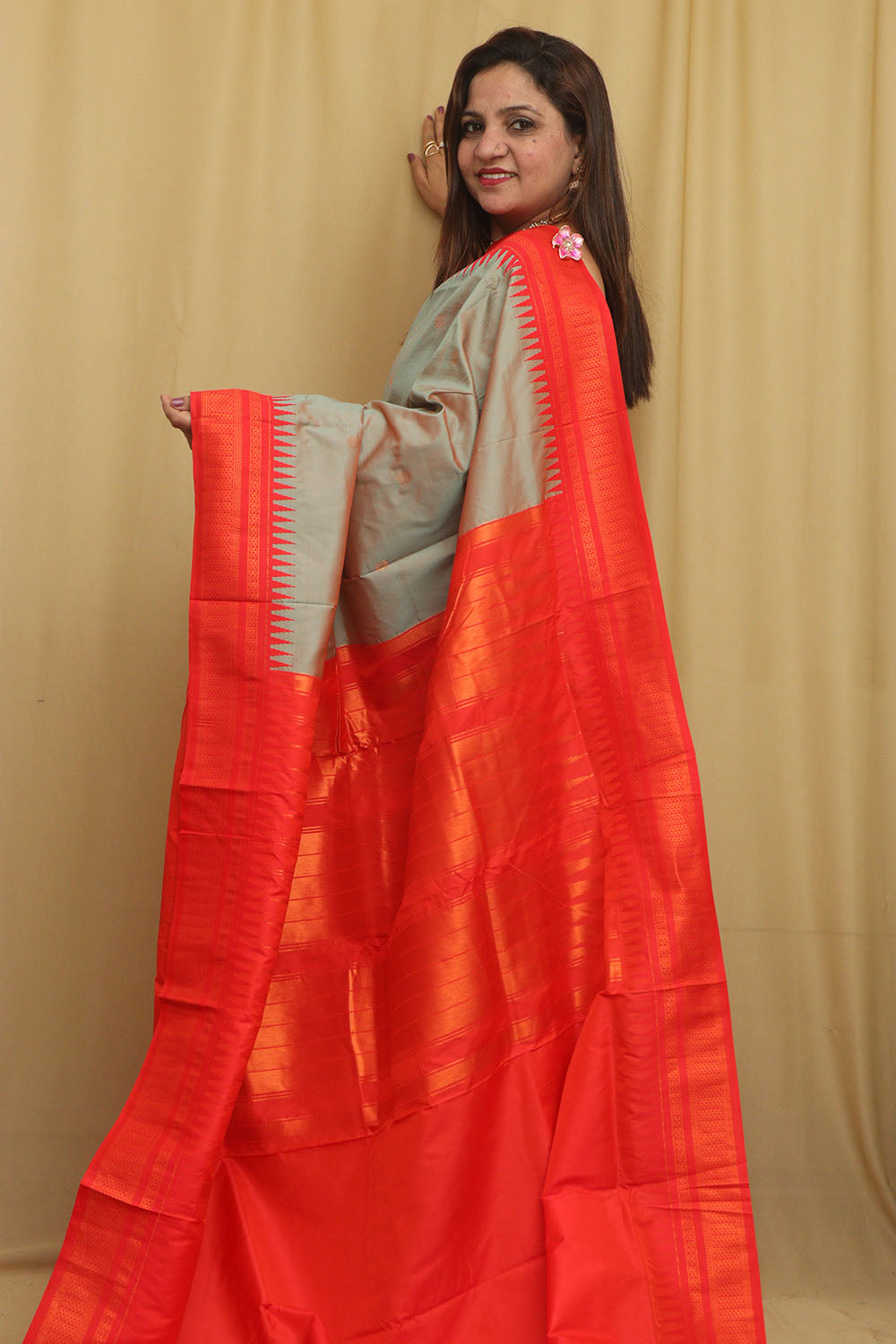 Elegant Grey Shot Ilkal Silk Saree - Traditional Beauty - Luxurion World