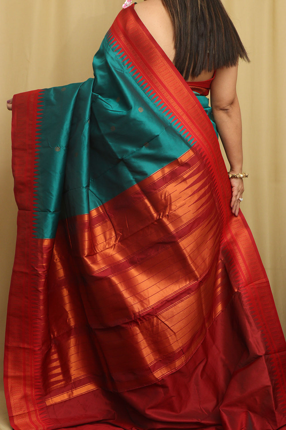Stunning Green Ilkal Silk Saree - Perfect for Any Occasion - Luxurion World