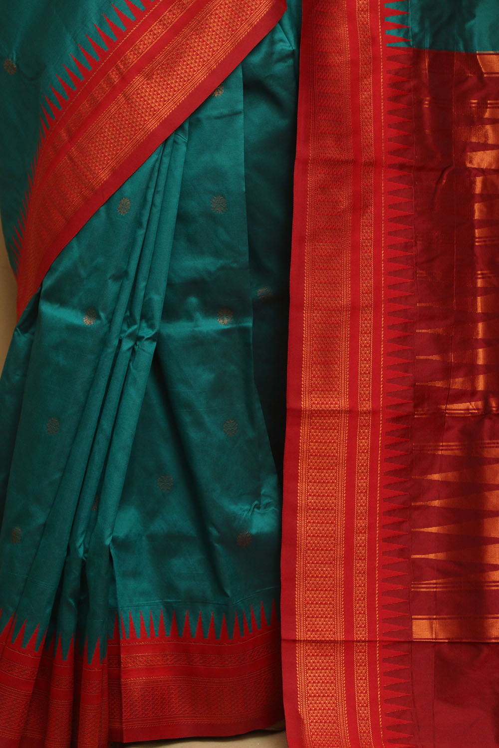 Stunning Green Ilkal Silk Saree - Perfect for Any Occasion - Luxurion World