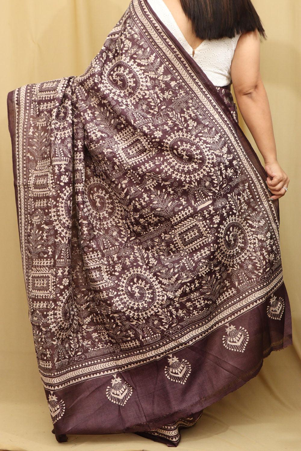 Exquisite Brown Kantha Hand Embroidered Gachi Tussar Silk Saree - Luxurion World
