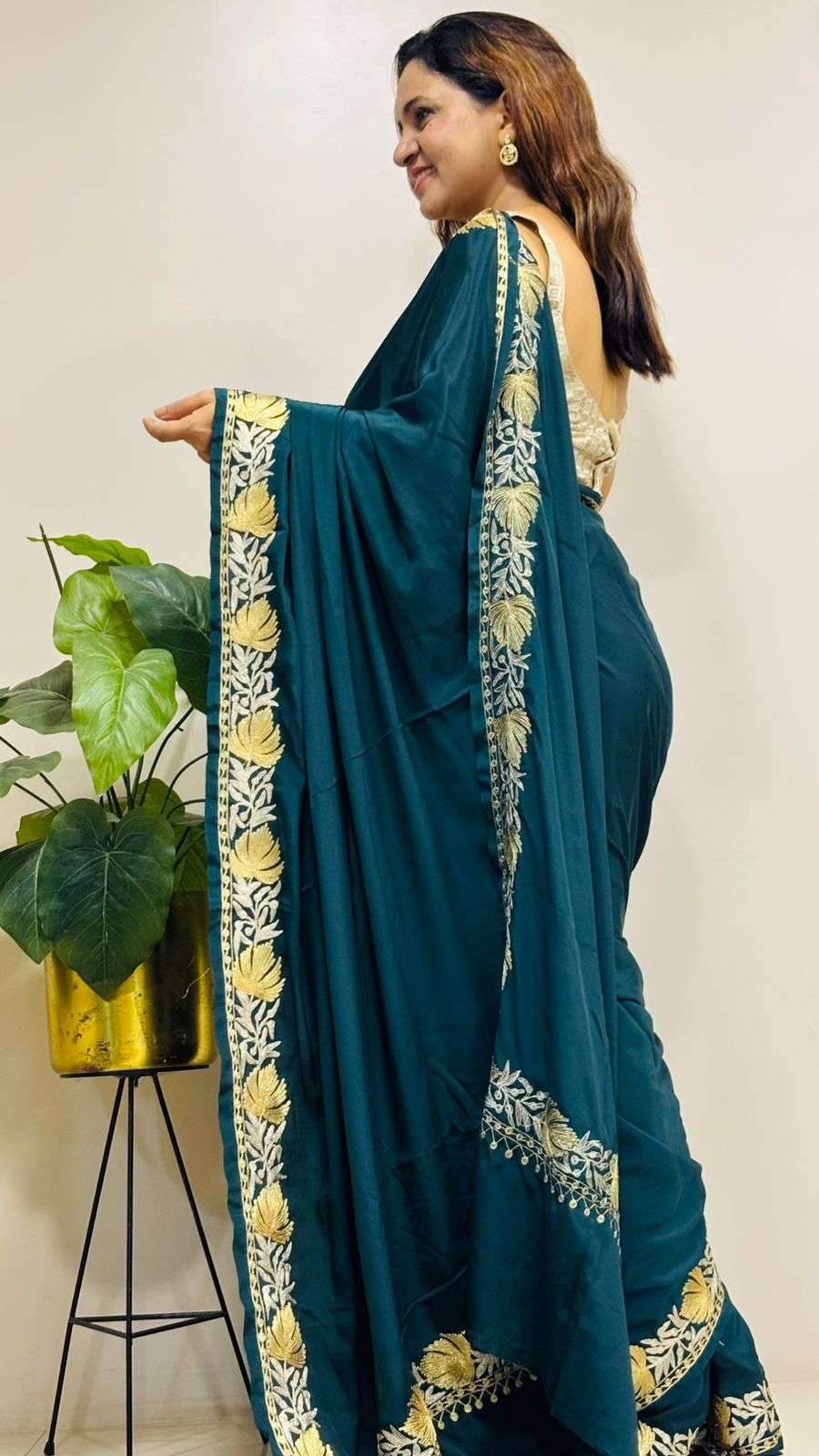 Stunning Green Embroidered Kashmiri Tilla Work Crepe Saree - Luxurion World