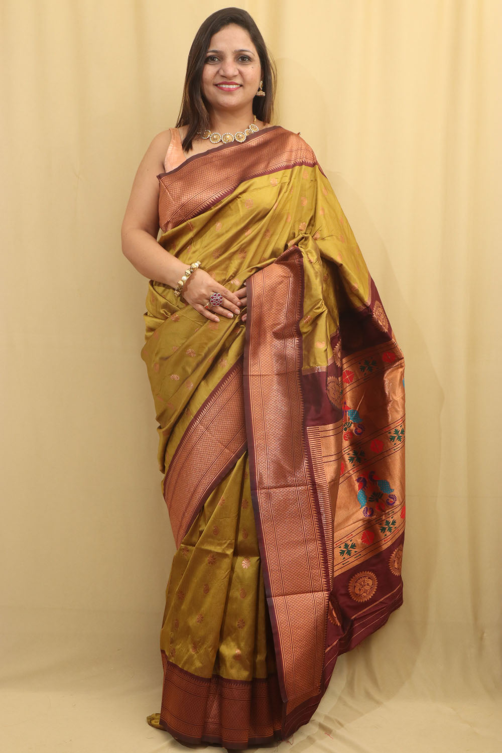 Exquisite Green Paithani Silk Saree with Maharani Pallu - Luxurion World