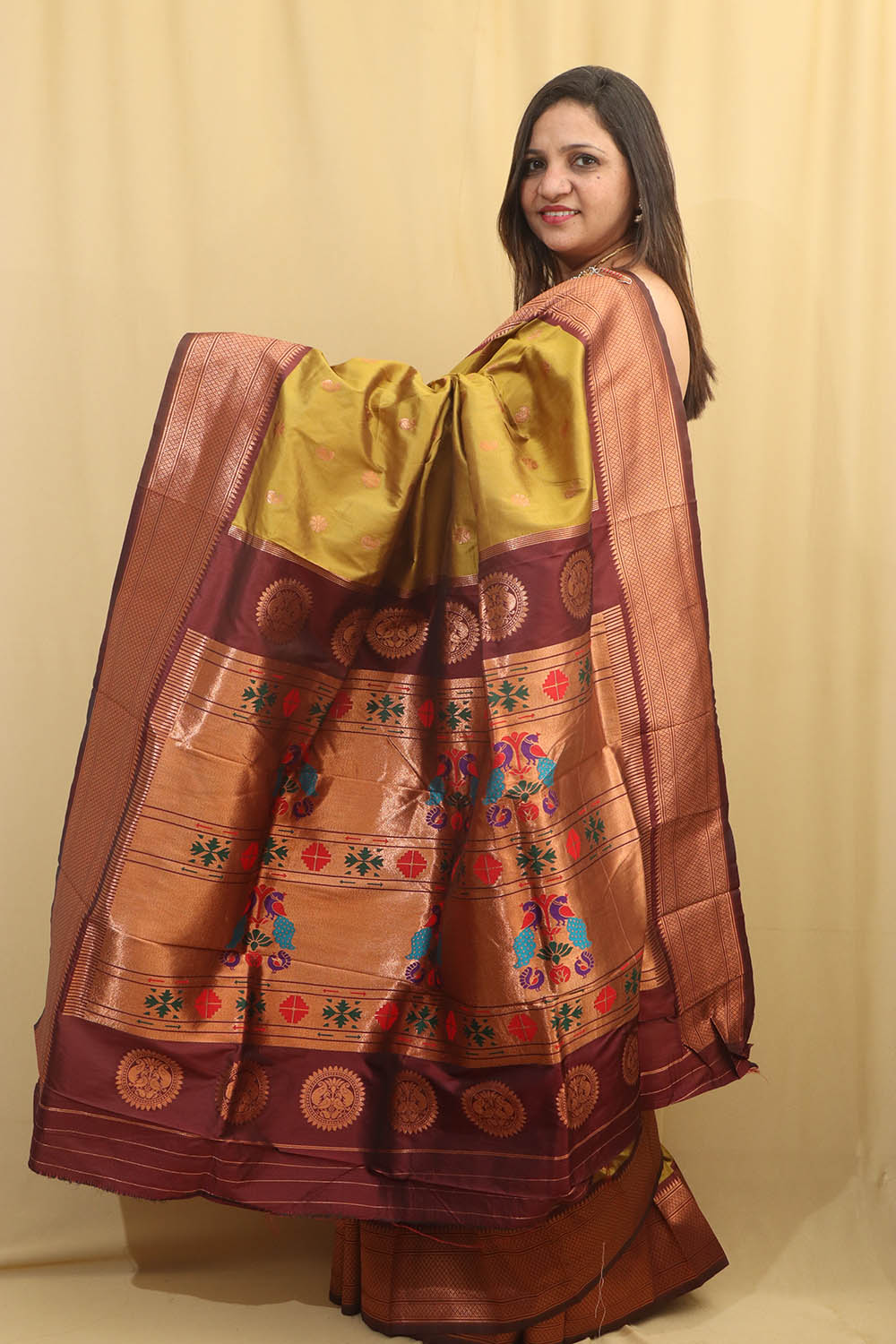 Exquisite Green Paithani Silk Saree with Maharani Pallu - Luxurion World