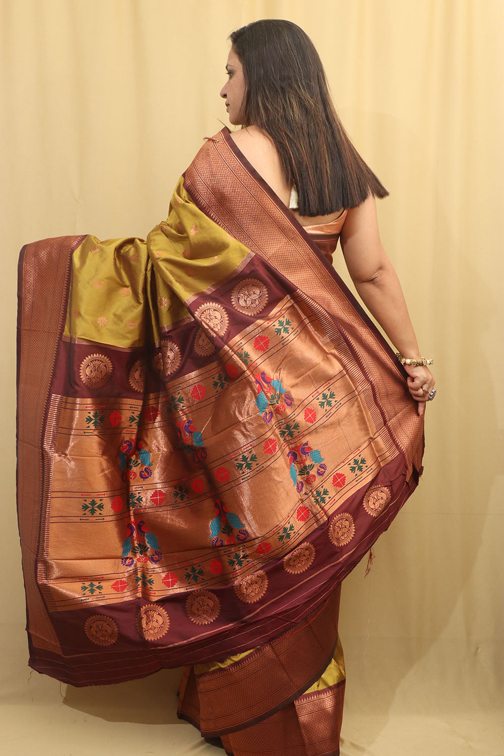 Exquisite Green Paithani Silk Saree with Maharani Pallu - Luxurion World