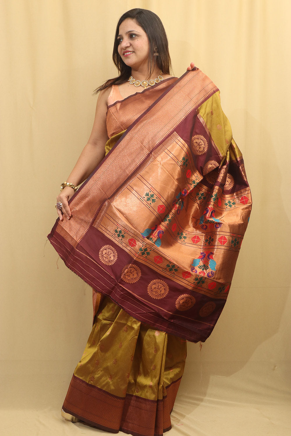 Exquisite Green Paithani Silk Saree with Maharani Pallu - Luxurion World