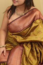 Exquisite Green Paithani Silk Saree with Maharani Pallu - Luxurion World