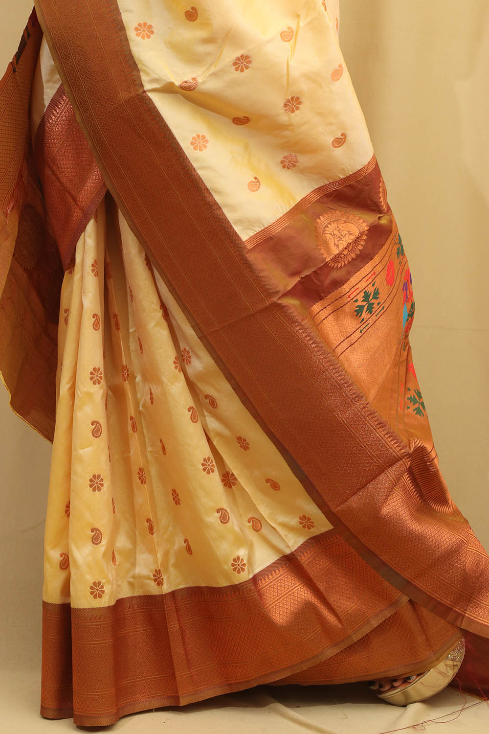 Exquisite Cream Paithani Silk Maharani Saree - Luxurion World