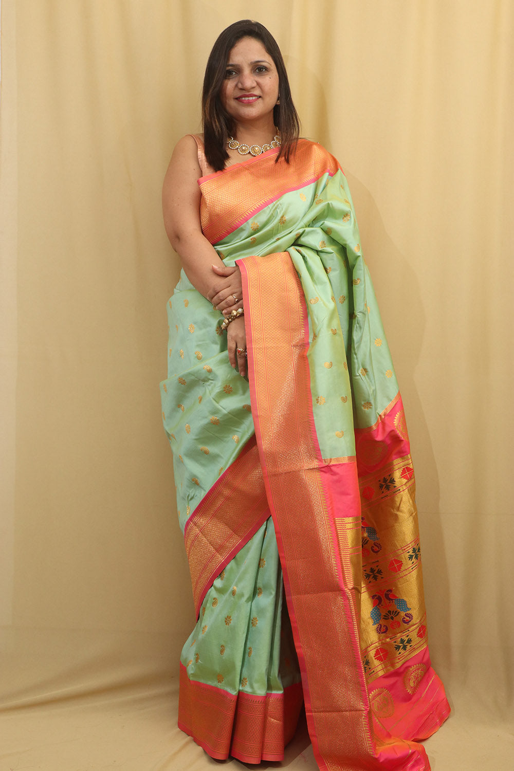 Exquisite Green Paithani Silk Saree with Maharani Pallu - Luxurion World