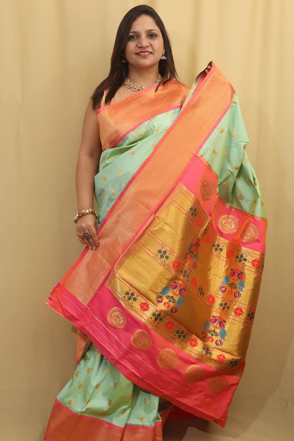 Exquisite Green Paithani Silk Saree with Maharani Pallu - Luxurion World