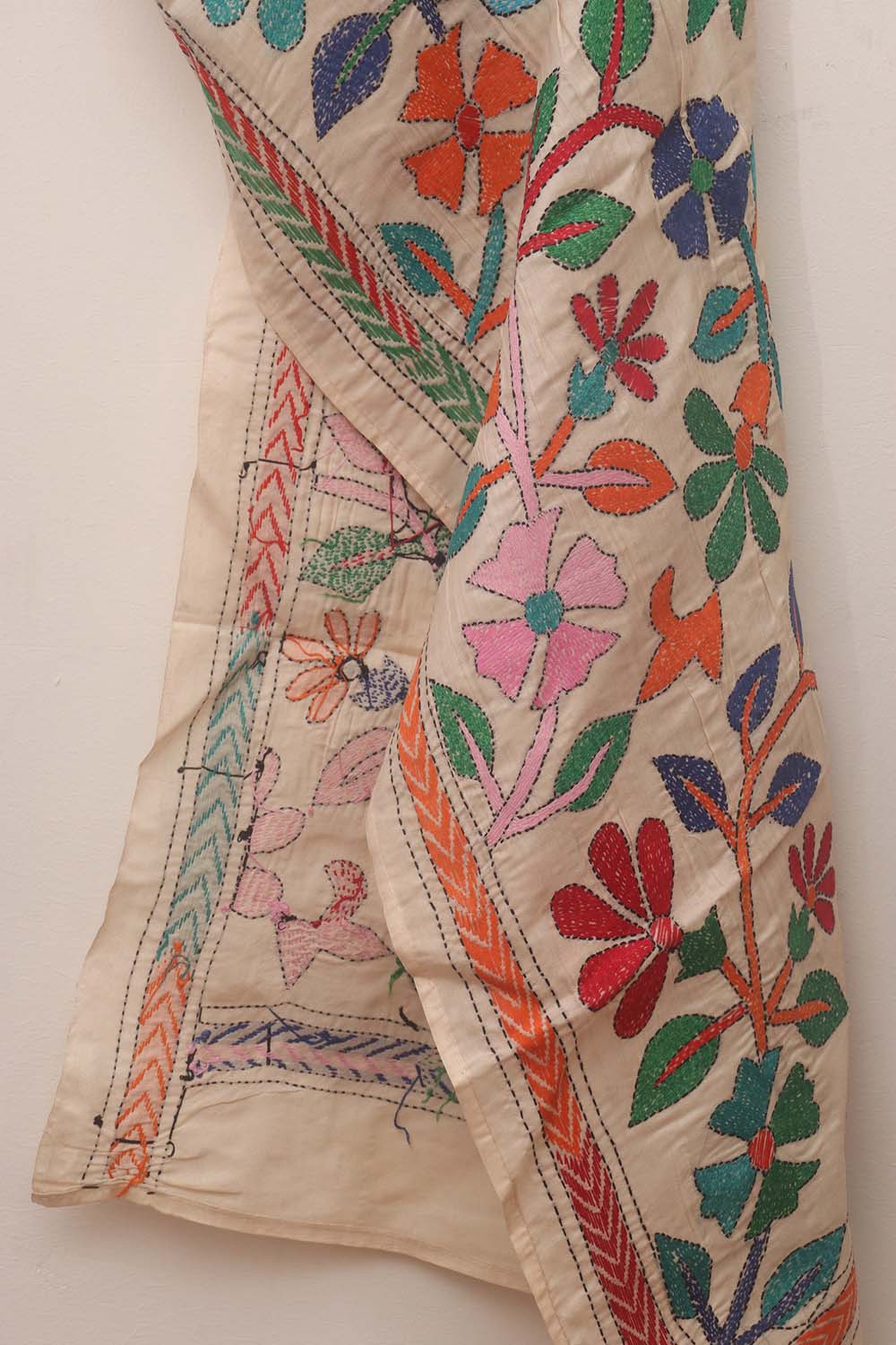 Off White Hand Embroidered Kantha Tussar Silk Stole - Luxurion World
