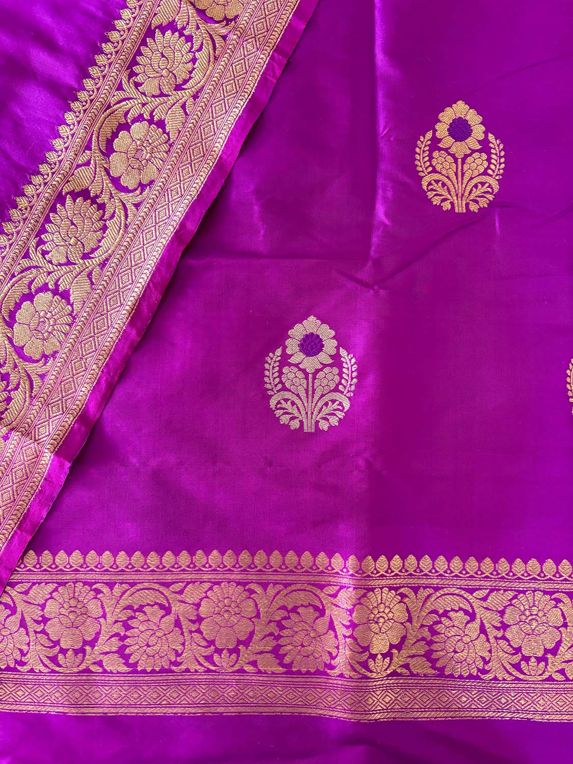 Exquisite Purple Handloom Banarasi Pure Katan Silk Three Piece Flower Design Unstitched Suit Set - Luxurion World