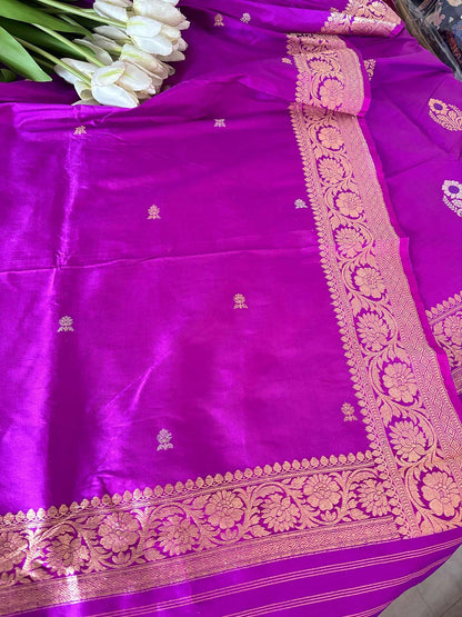 Exquisite Purple Handloom Banarasi Pure Katan Silk Three Piece Flower Design Unstitched Suit Set - Luxurion World