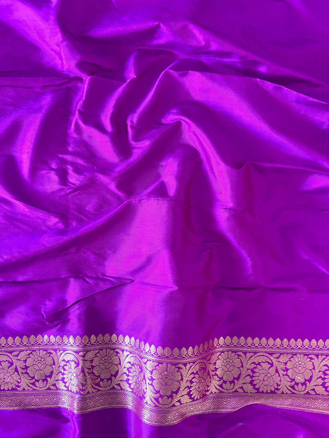 Exquisite Purple Handloom Banarasi Pure Katan Silk Three Piece Flower Design Unstitched Suit Set - Luxurion World