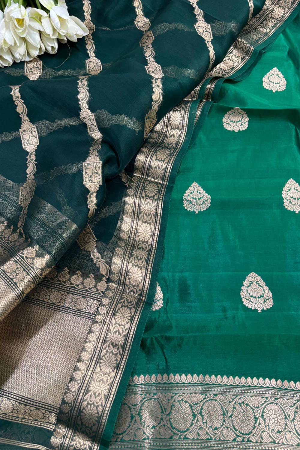 Elegant Green Banarasi Pure Chiniya Silk Three Piece Unstitched Suit Set With Kora Silk Dupatta - Luxurion World