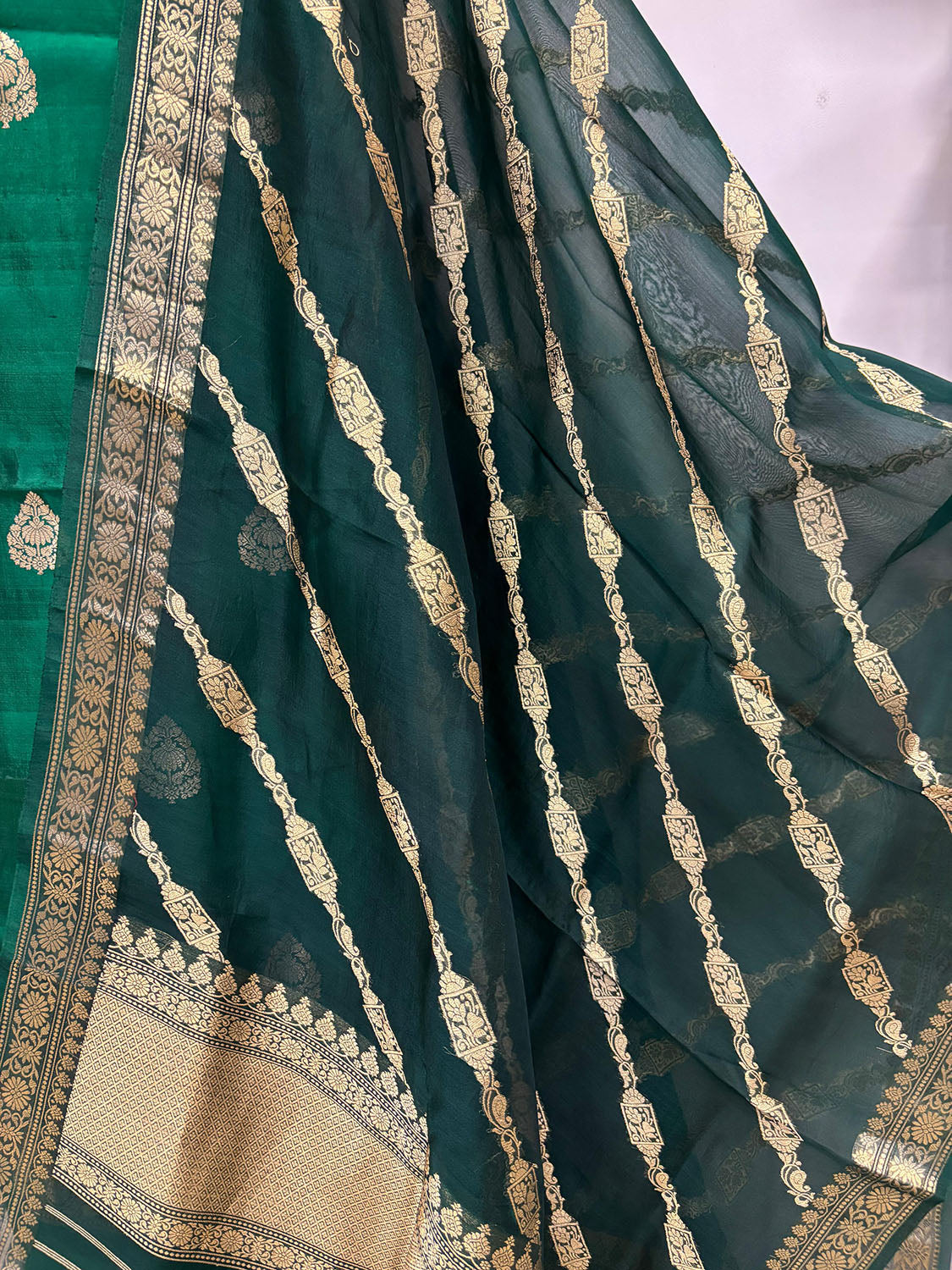 Elegant Green Banarasi Pure Chiniya Silk Three Piece Unstitched Suit Set With Kora Silk Dupatta - Luxurion World