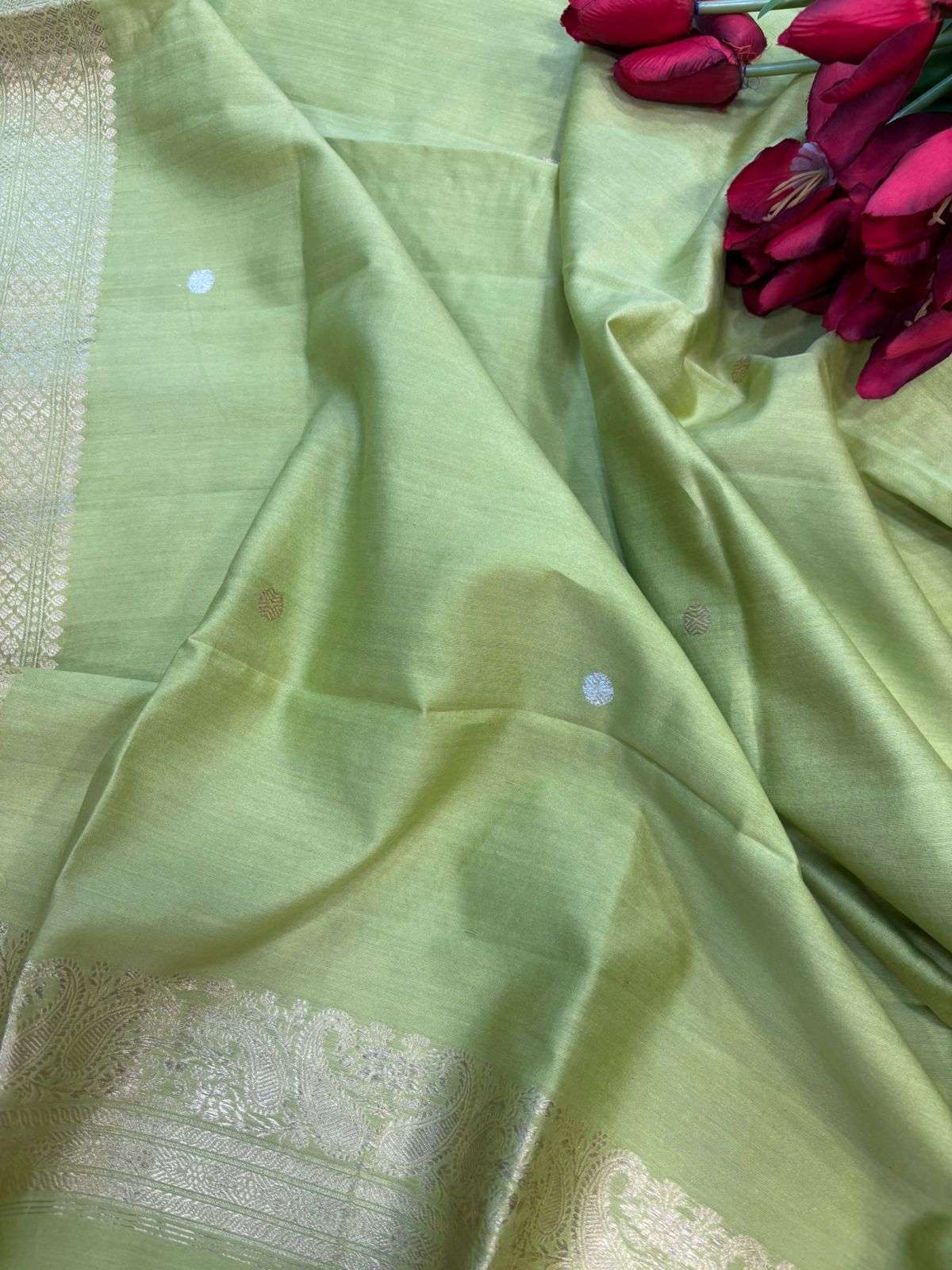 Elegant Green Banarasi Pure Muslin Cotton Kadwa Sona Roopa Three Piece Suit Set - Luxurion World