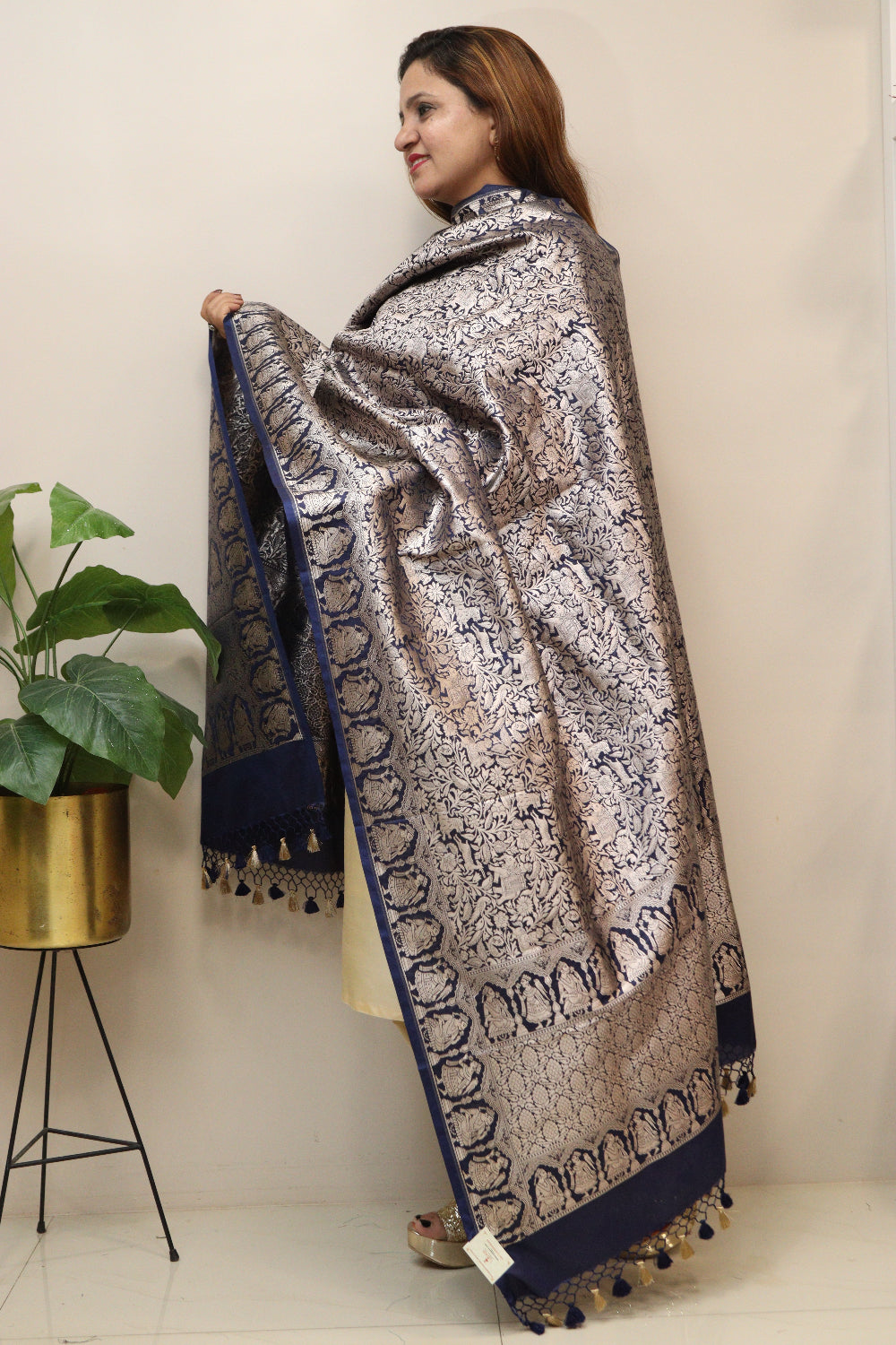 Elegant Blue Banarasi Silk Dupatta - Luxurion World- Crafted Heirlooms