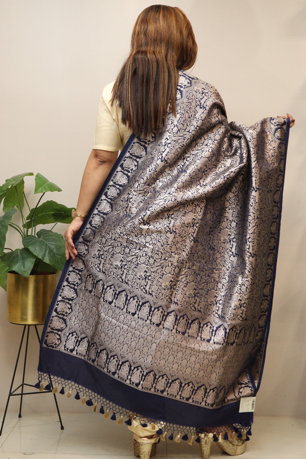 Elegant Blue Banarasi Silk Dupatta - Luxurion World- Crafted Heirlooms