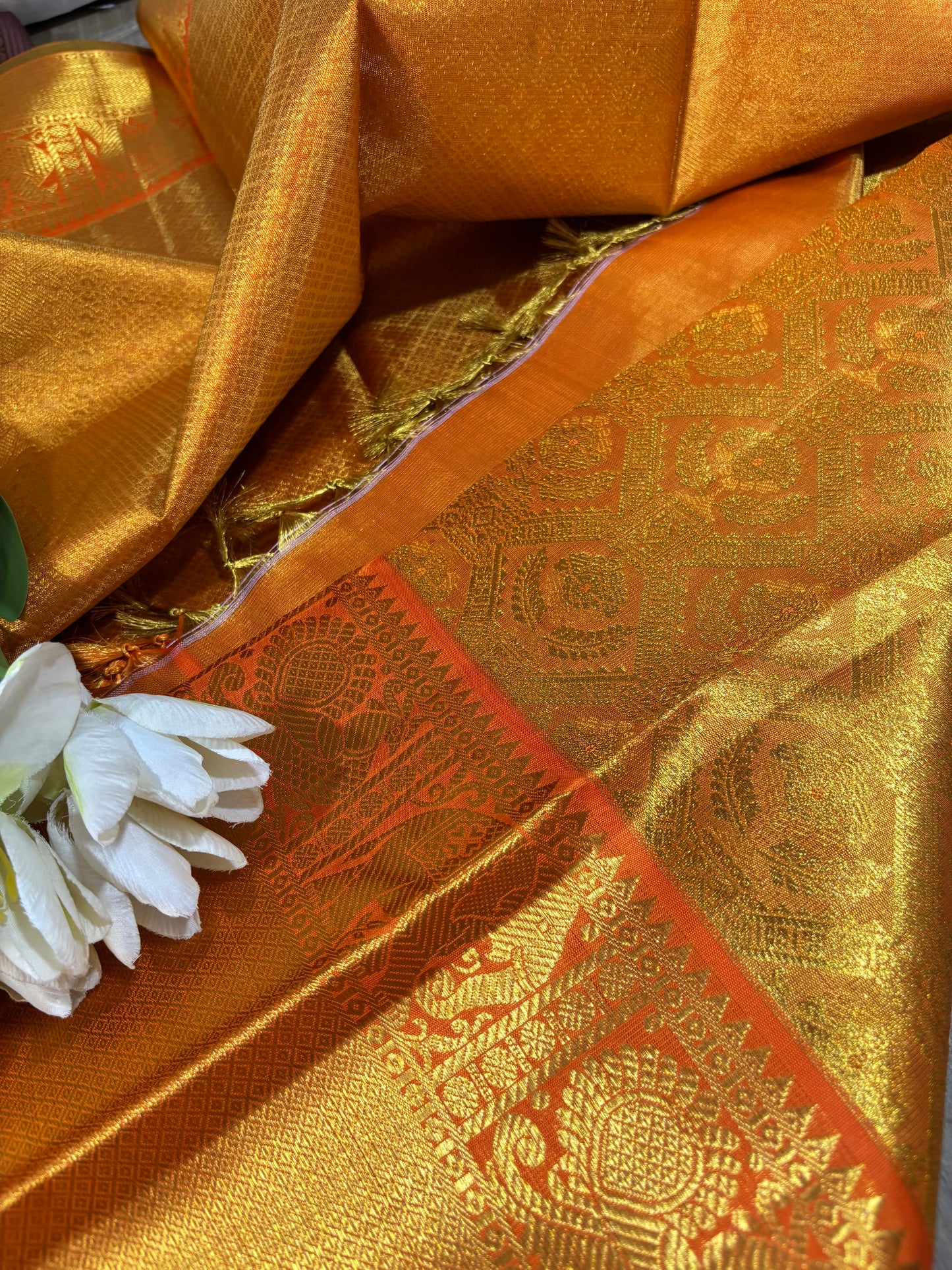 Golden Kanjeevaram Handloom Pure Silk Dupatta - Luxurion World
