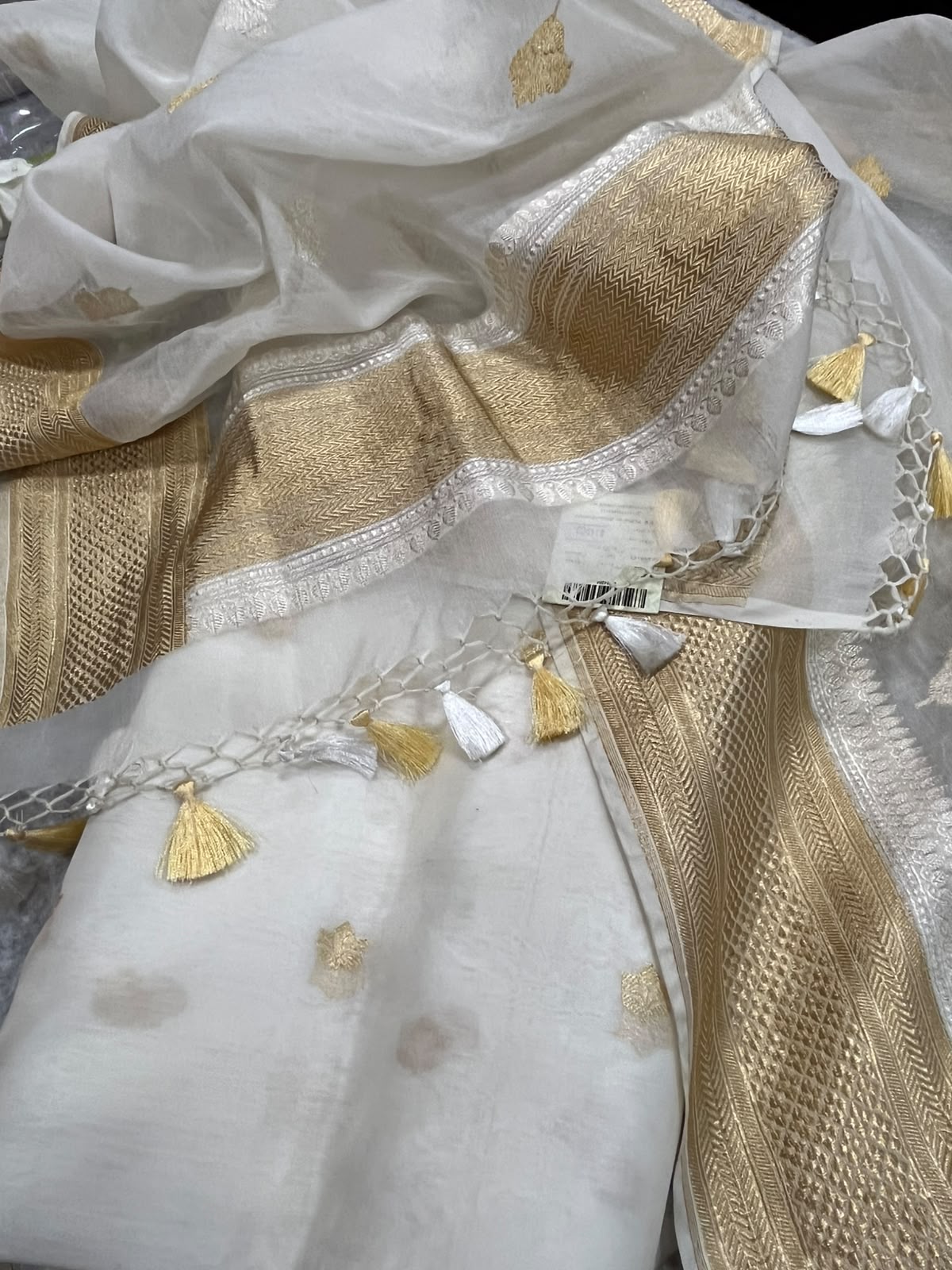 Dyeable Banarasi Kora Silk Booti Design Suit With White Handloom Banarasi Pure Kora Silk Dupatta IS4B126092401
