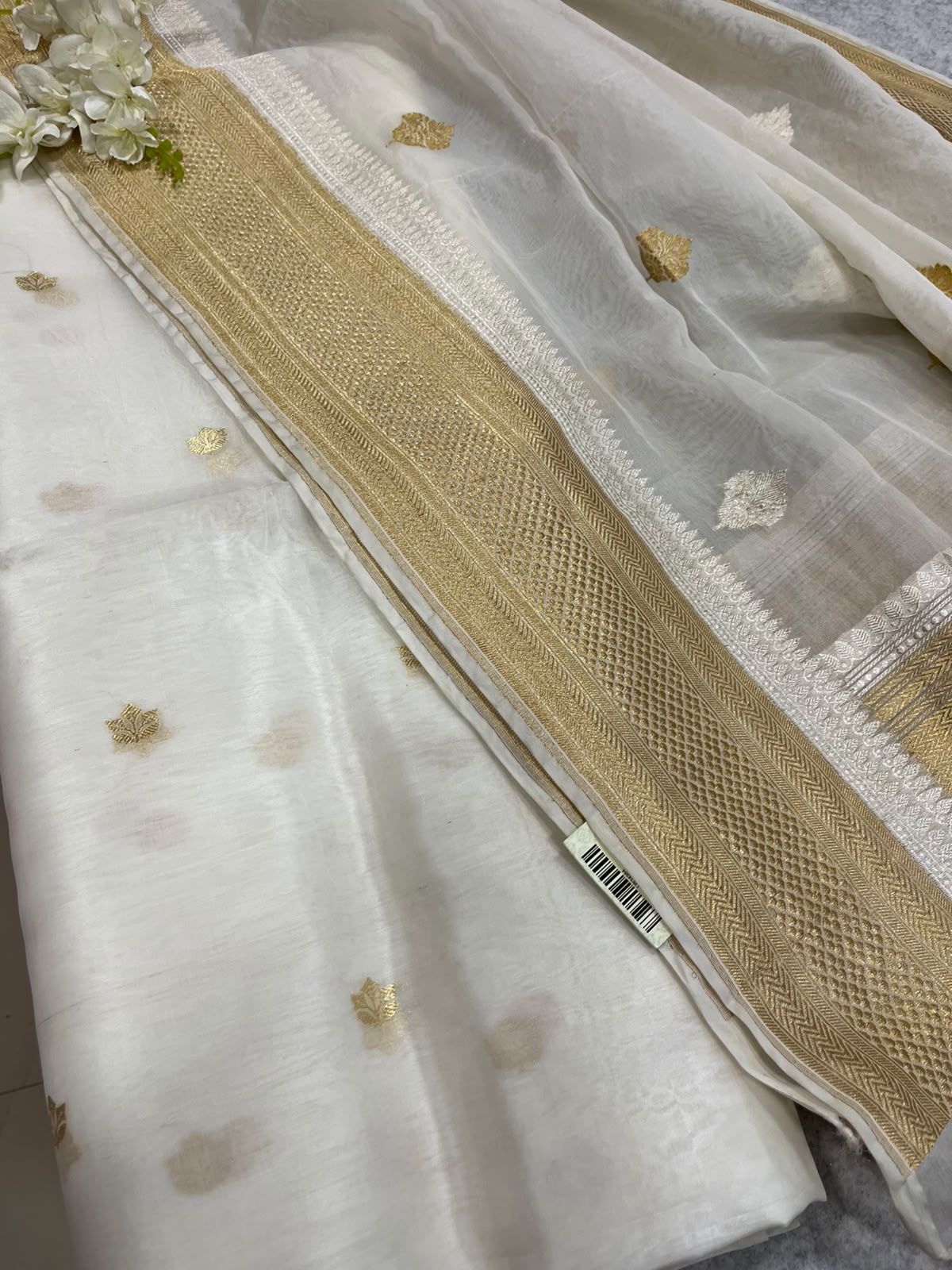 Dyeable Banarasi Kora Silk Booti Design Suit With White Handloom Banarasi Pure Kora Silk Dupatta IS4B126092401