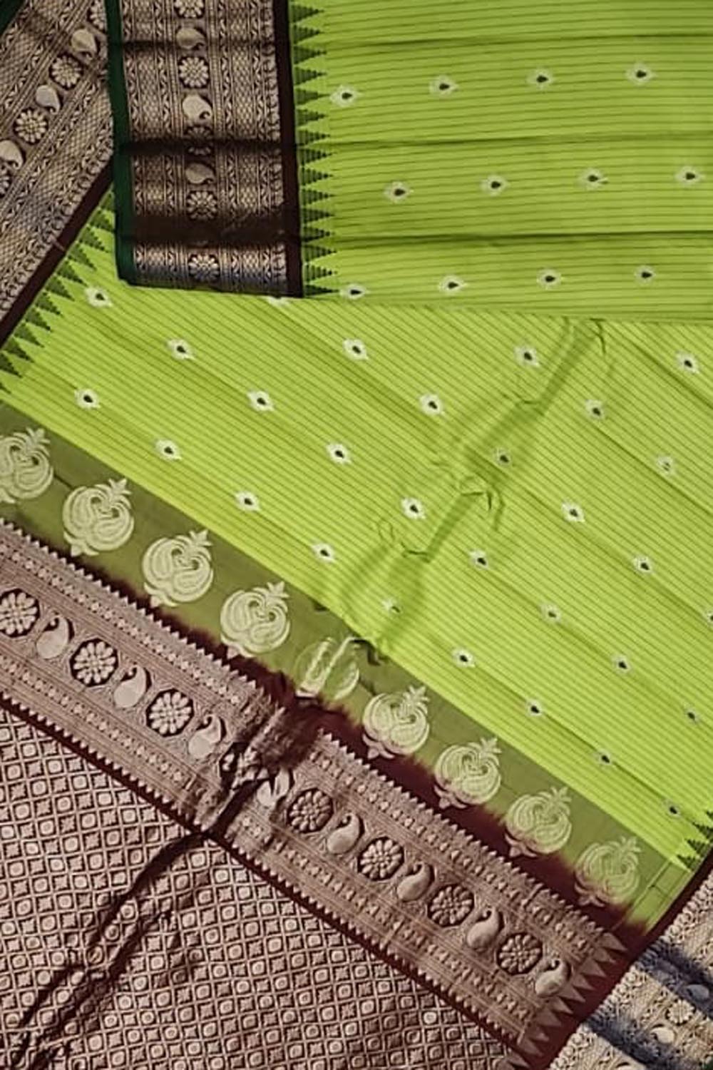 Green Gadwal Pure Silk Saree Handloom Woven Wedding