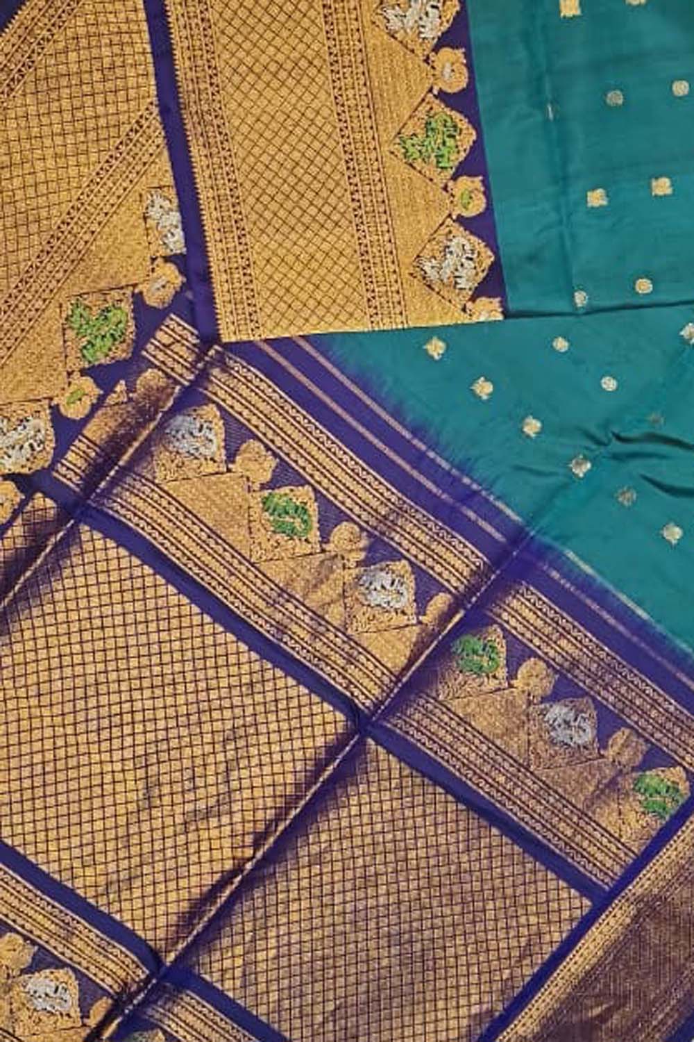 Green Handloom Gadwal Pure Silk Saree