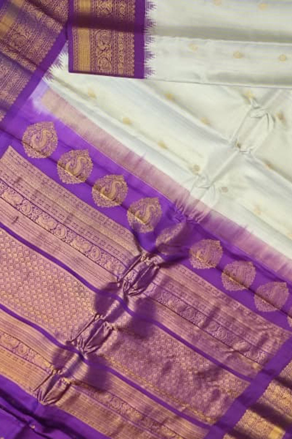 Grey Gadwal Handloom Pure Silk Saree