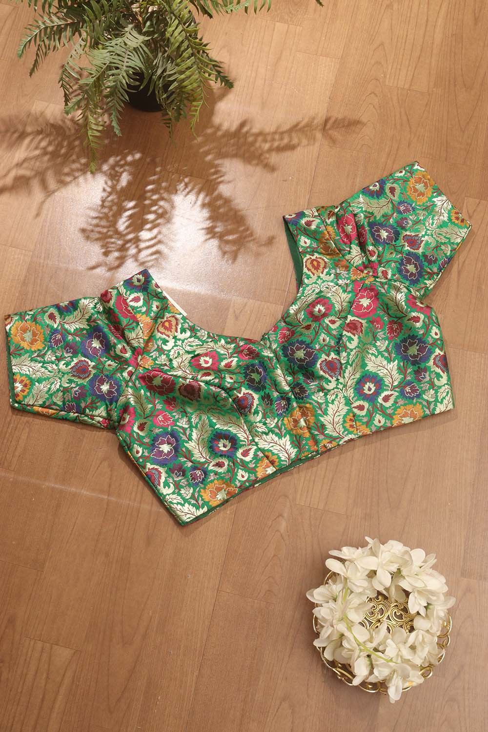 Green Banarasi KimKhwab Silk V Neck Non Padded Flower Design Blouse - Luxurion World