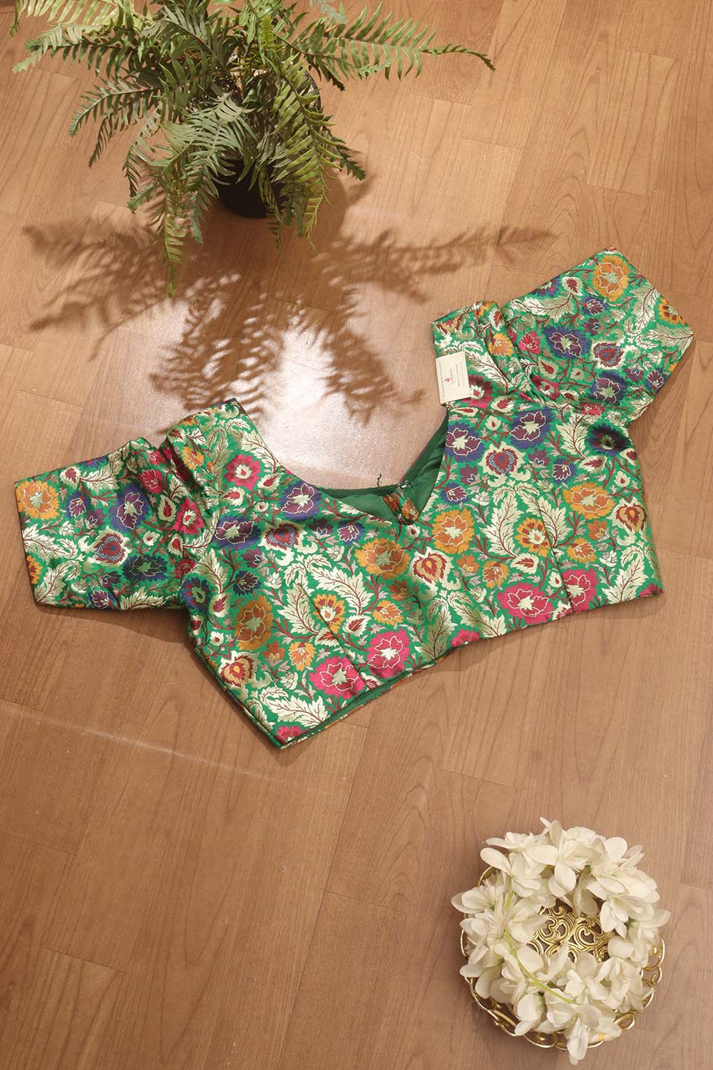 Green Banarasi KimKhwab Silk V Neck Non Padded Flower Design Blouse - Luxurion World