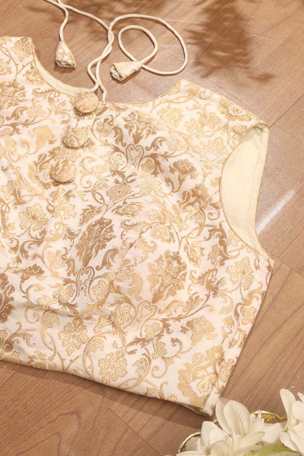 Off White Banarasi Kimkhwab Sleeveless Round Neck Padded Blouse - Luxurion World