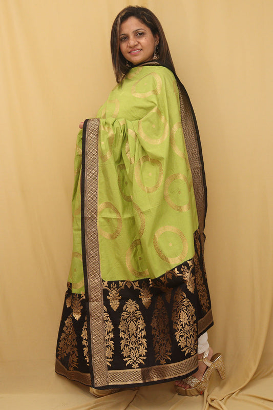 Green Banarasi Silk Dupatta: Ethnic Elegance at its Best! - Luxurion World
