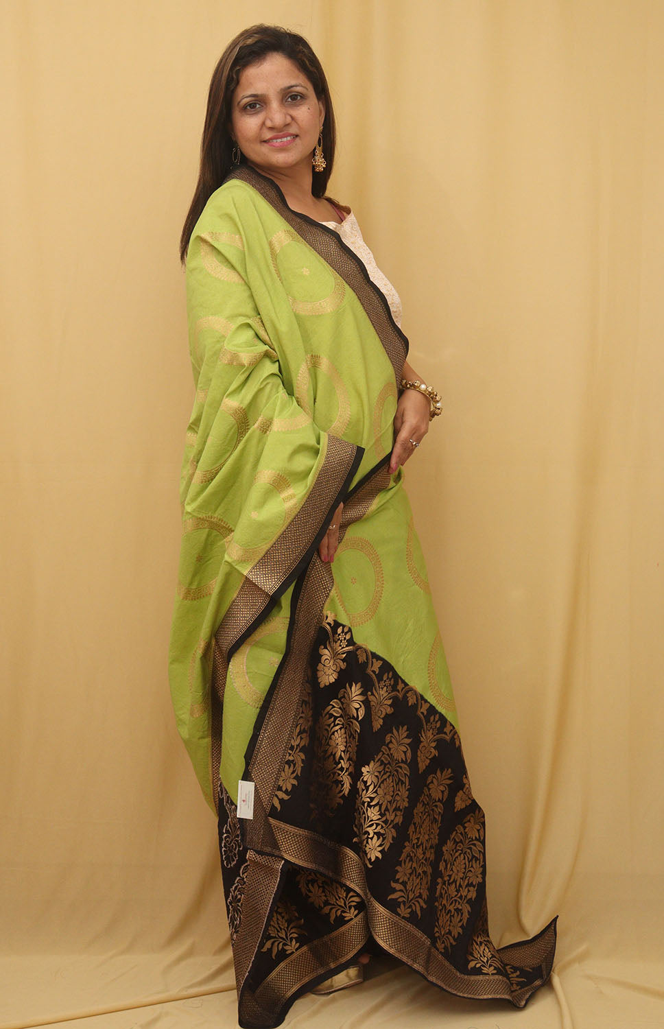 Green Banarasi Silk Dupatta: Ethnic Elegance at its Best! - Luxurion World