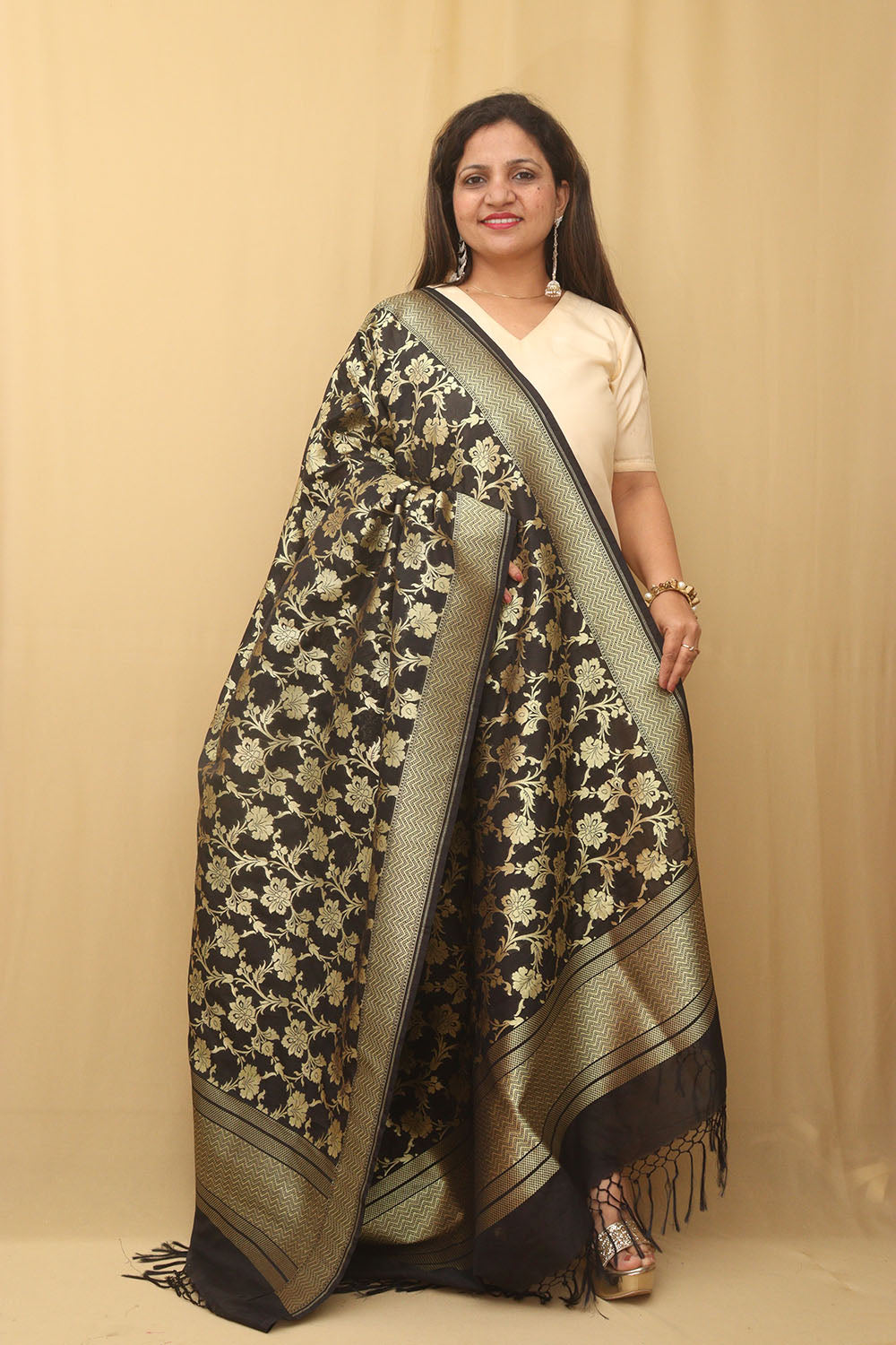 Black Banarasi Silk Dupatta - Luxurion World