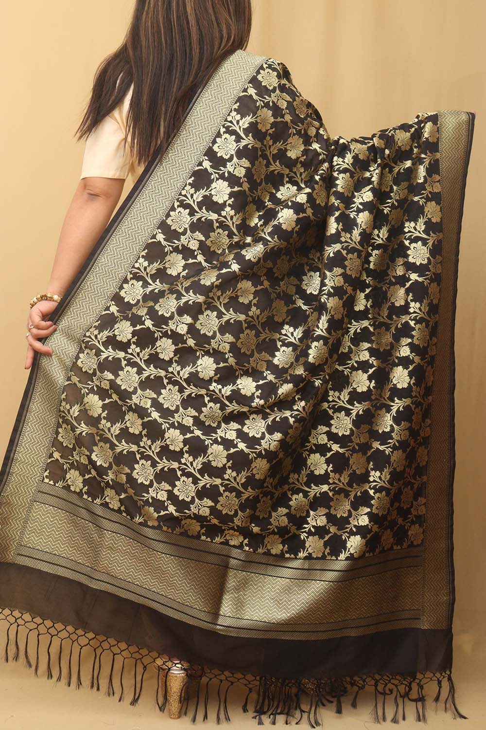 Black Banarasi Silk Dupatta - Luxurion World