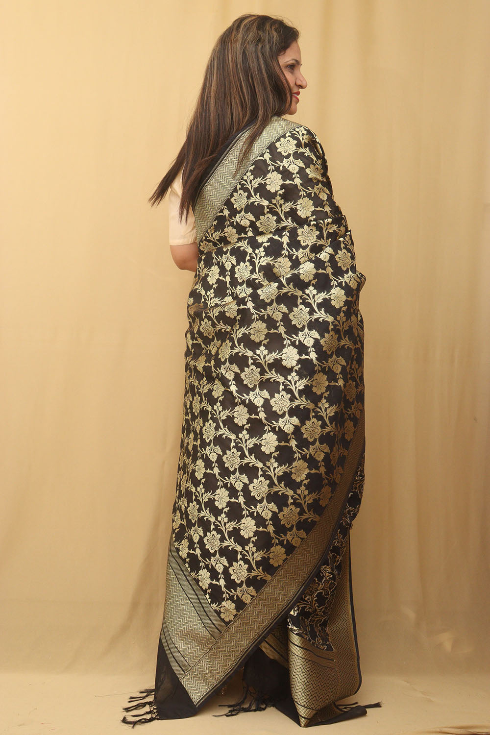 Black Banarasi Silk Dupatta - Luxurion World
