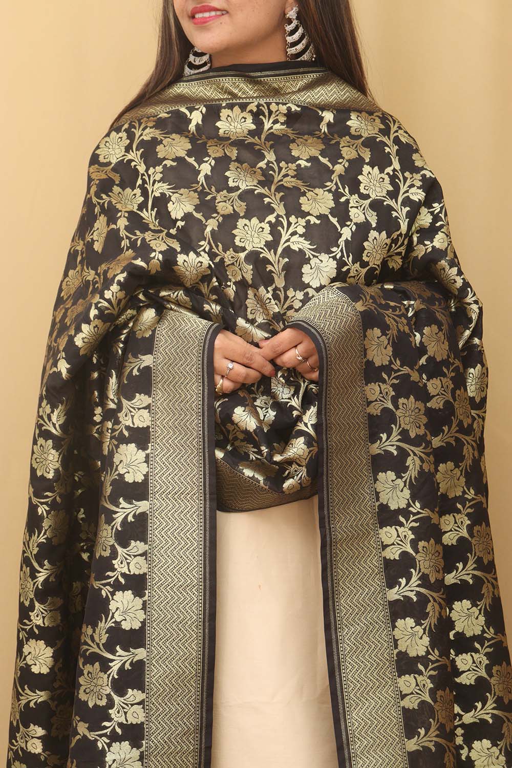 Black Banarasi Silk Dupatta - Luxurion World